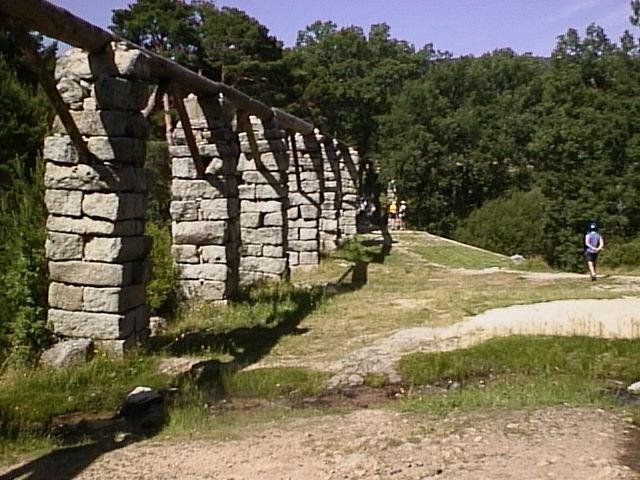 acueducto2.jpg (81189 bytes)